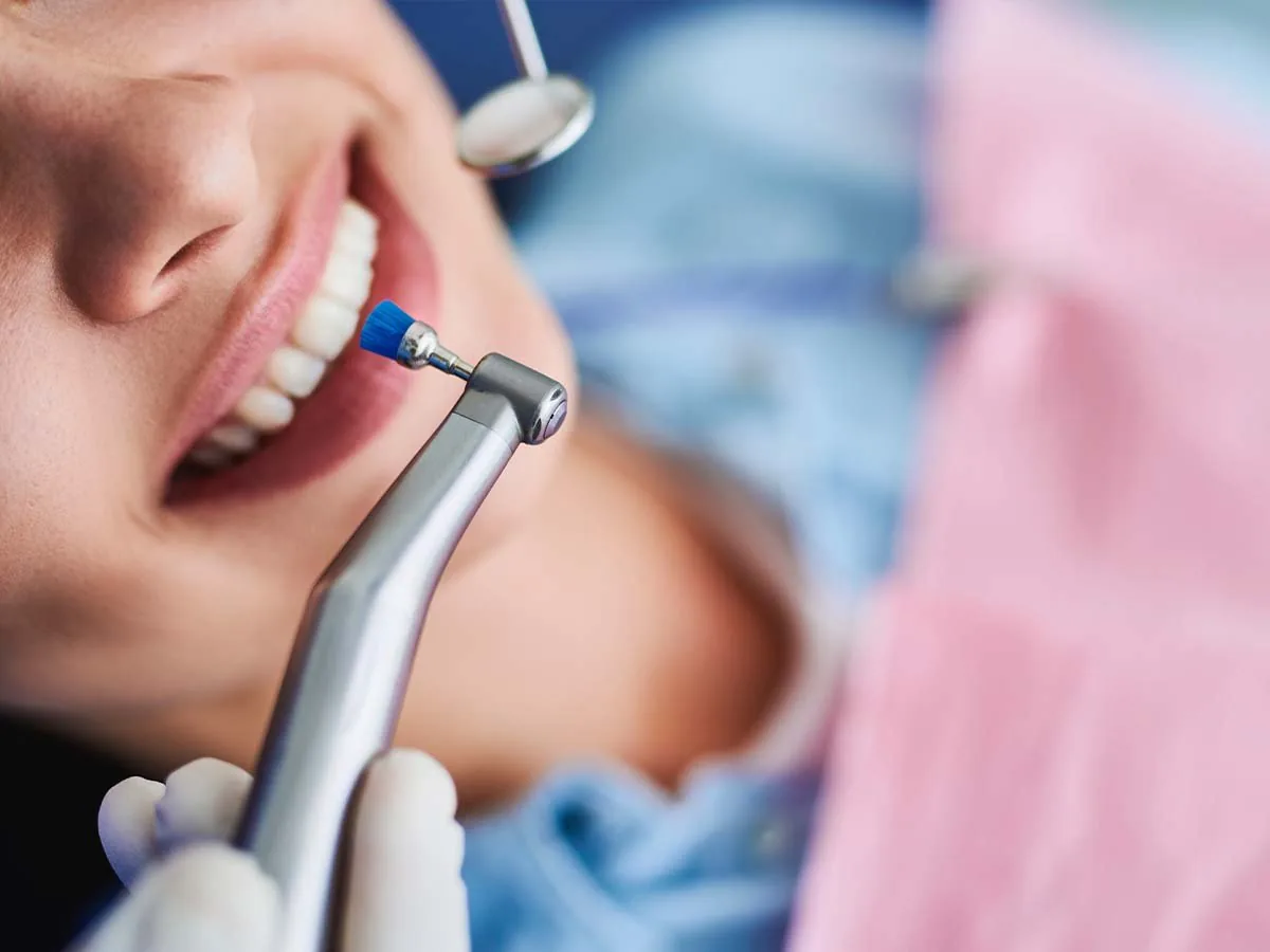 Por que a limpeza dental é essencial para sua saúde?