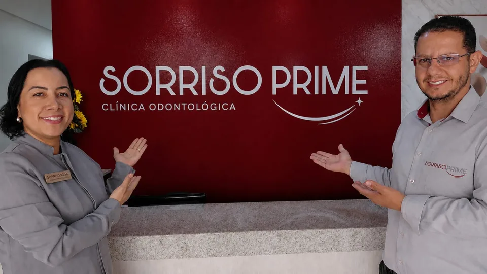 Equipe da Sorriso Prime Clínica Odontológica na recepção